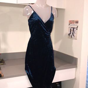 🦚Peacock blue VELVET Wrap dress by Socialite